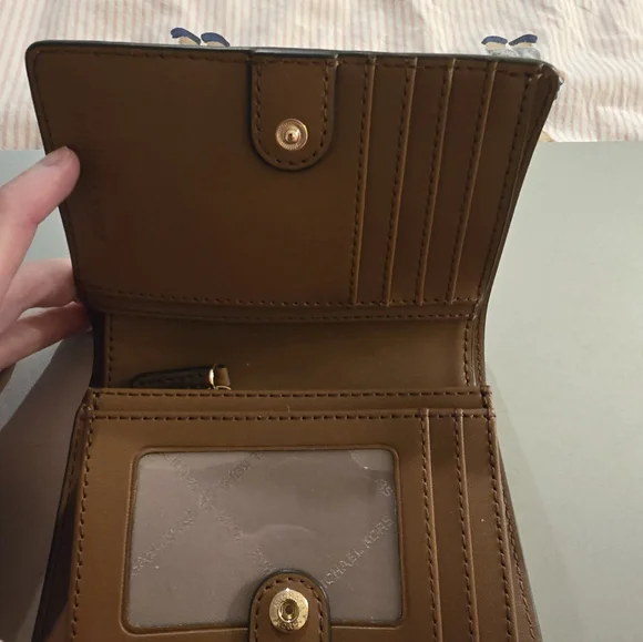 Michael Korrs Bifold Wallet - Picture 3 of 6